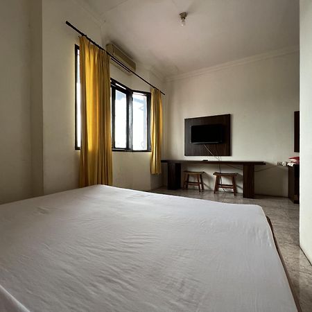 Oyo 92098 Kost Orange Syariah Hotel Makassar Exterior photo
