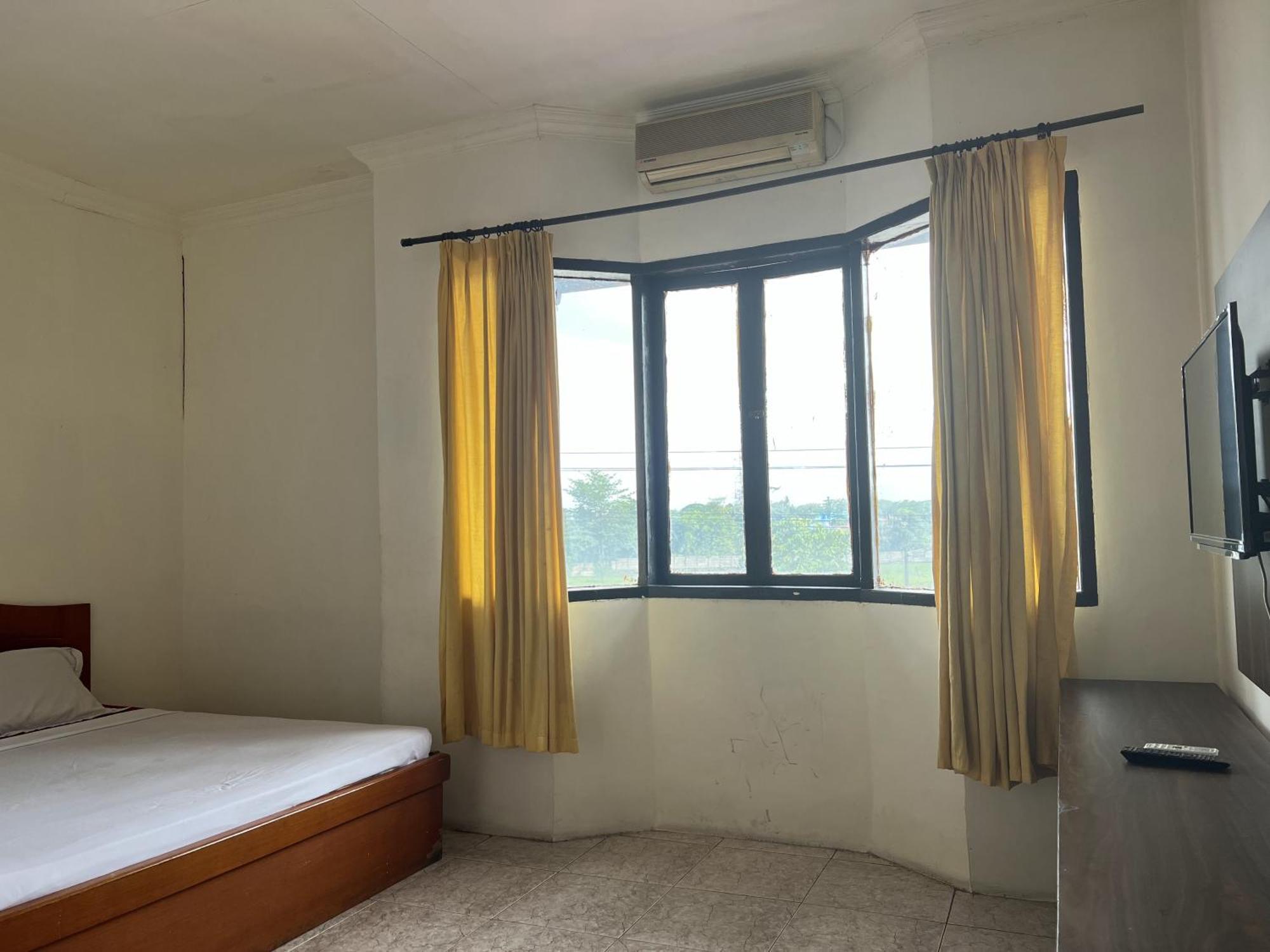 Oyo 92098 Kost Orange Syariah Hotel Makassar Exterior photo