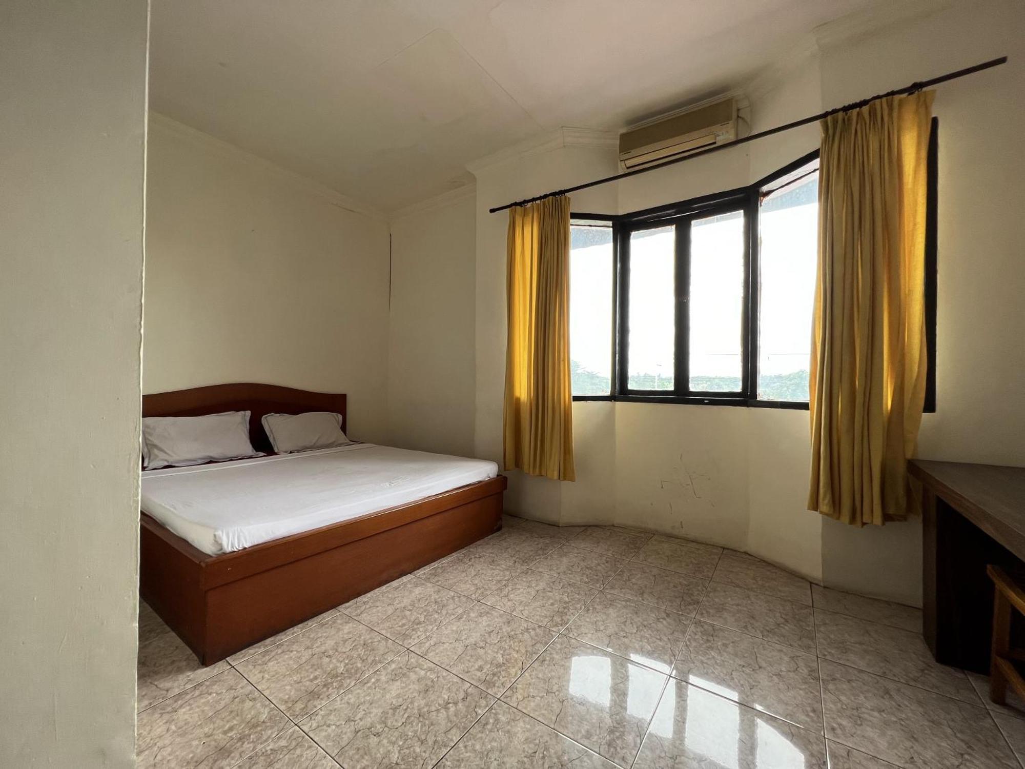 Oyo 92098 Kost Orange Syariah Hotel Makassar Exterior photo